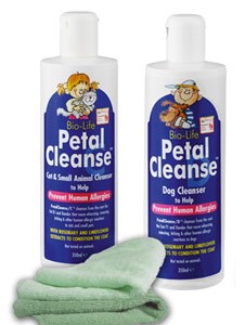 Petal Cleanse sa nanáša hubkou alebo handričkou priamo na zviera