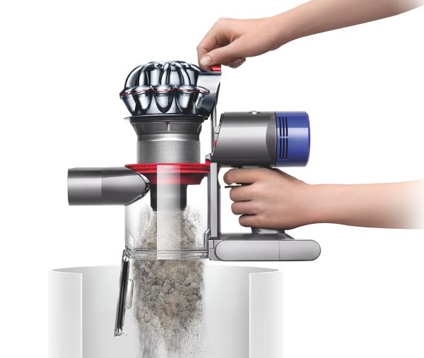 Vysávač Dyson V8 Animal Plus - vysypávanie nečistôt